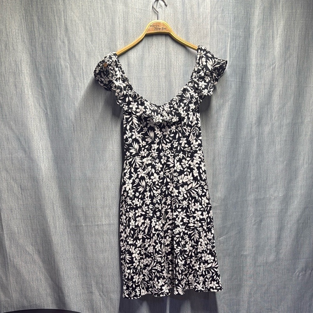 Old Navy Black and White Flutter Sleeve Mini Sundress size small
